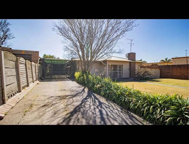 3 BEDROOM HOUSE FOR SALE IN WYCHWOOD